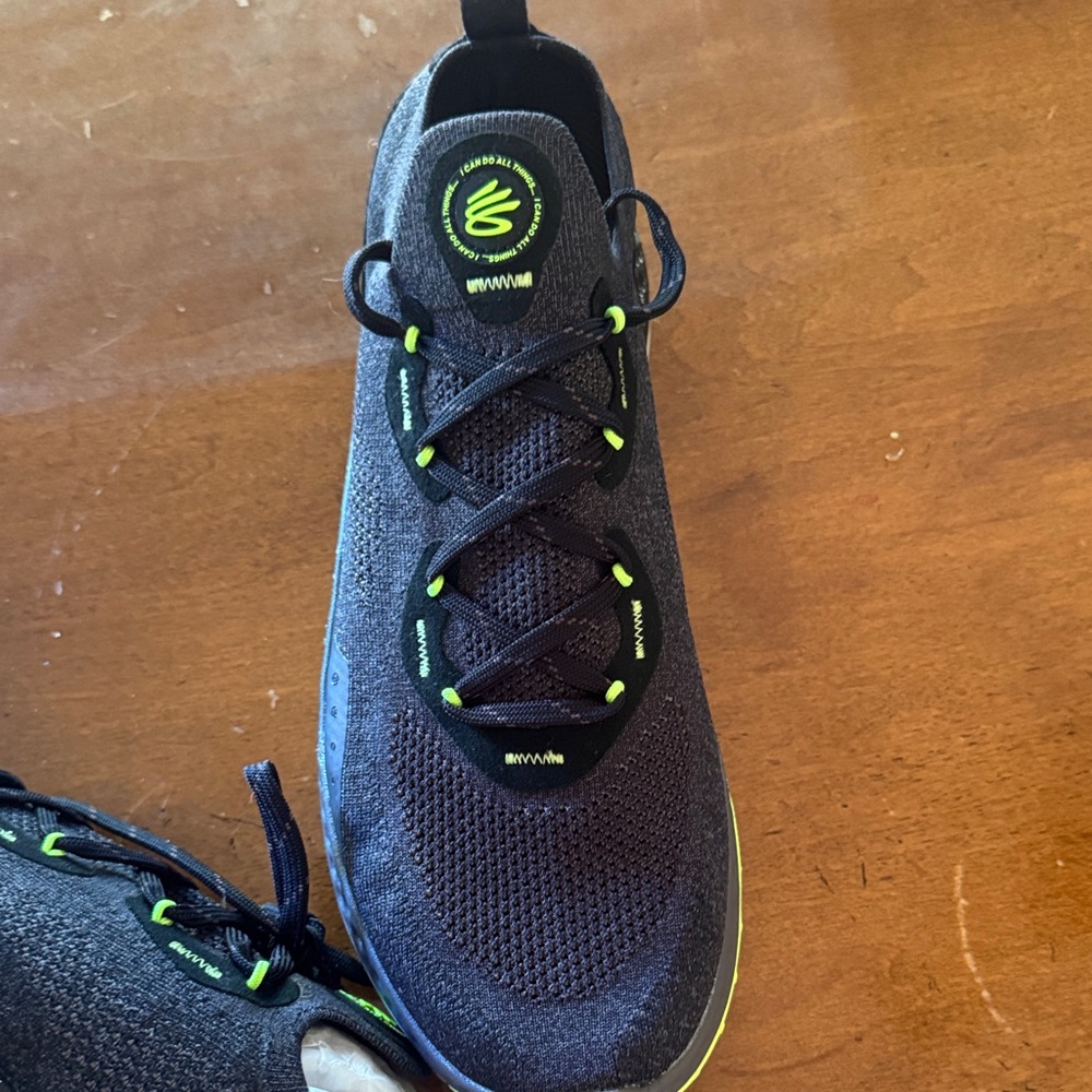 Under Armour Stephen Curry Golf shoes. Black and Green Men's Shoes - Picture 4 of 5